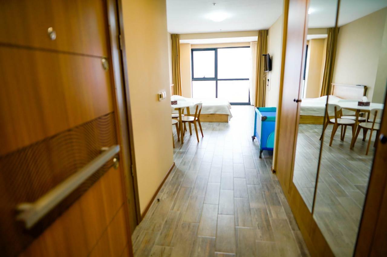 Balmaral Apart Hotel Batumi Kültér fotó